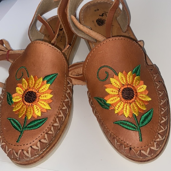 🌷NWOT AGAVE GIRL BOUTIQUE huarache sandals - Picture 1 of 7